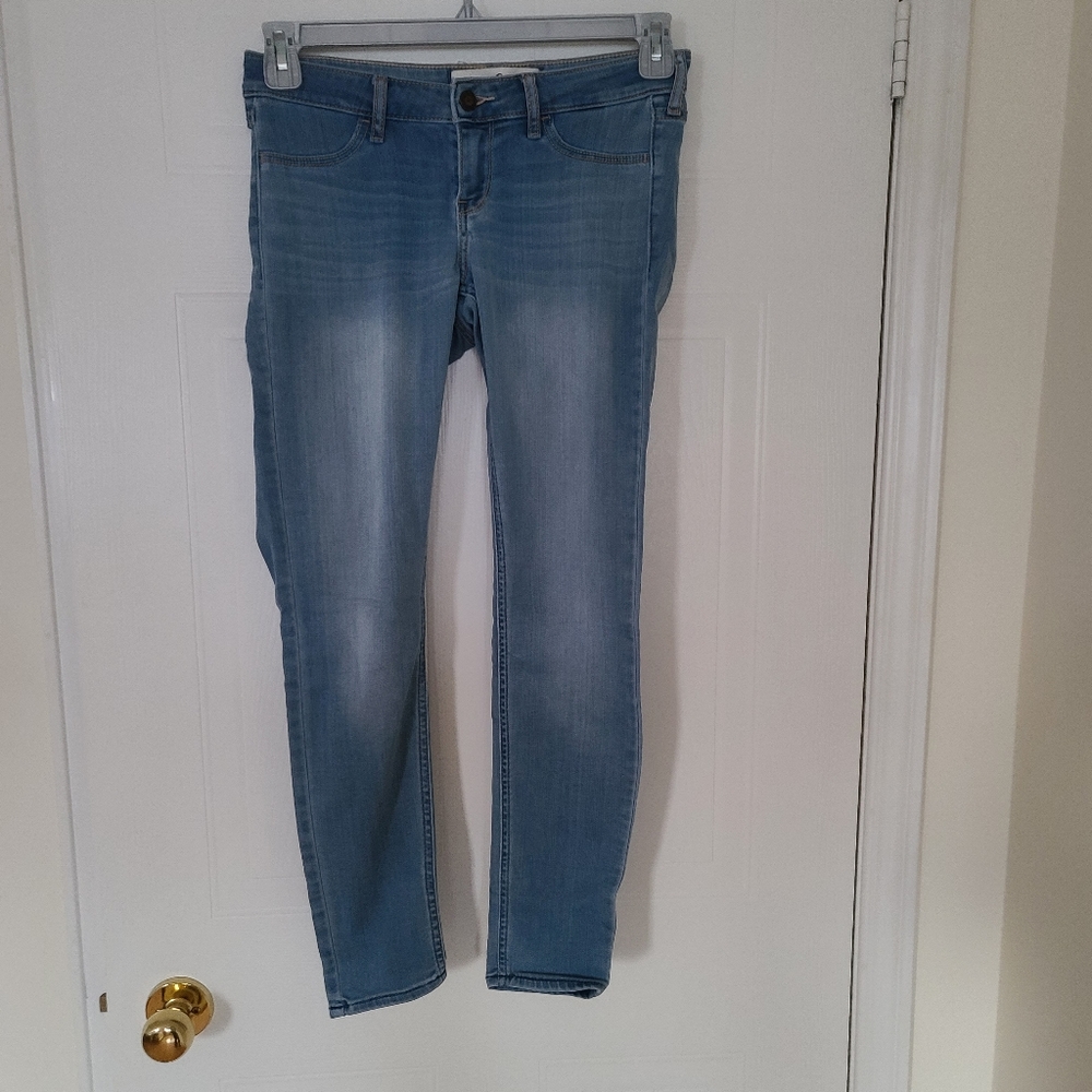 Hollister Jeggings. Denim Wash. 5 Short or W27, L27.